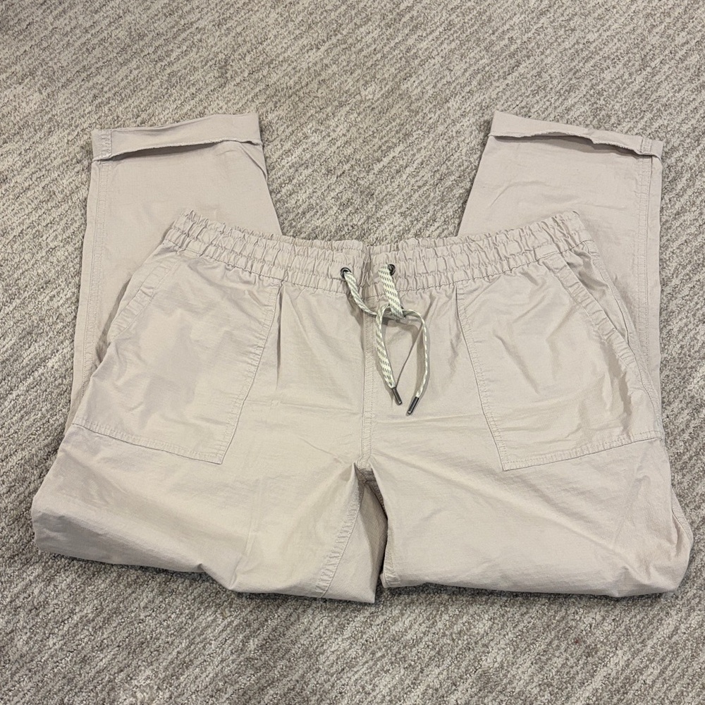 Vuori drawstring khaki pants Women’s size Large